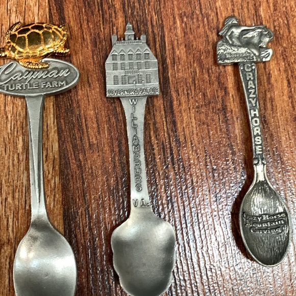 Vintage set of 8 souvenir travel pewter spoons Gish and Fort brands approx 4” - Picture 9 of 13